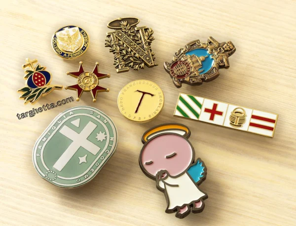 Pins personalizzati su misura