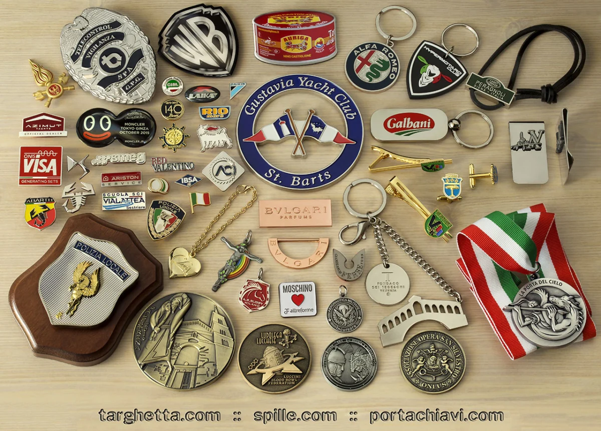 Vasta scelta di articoli promozionali, ogni tipologia di prodotto è totalmente personazzata con logo del cliente, colori degli smalti, placcatura, dimensione e forma, eventualmente con il tipo di aggancio e nastro