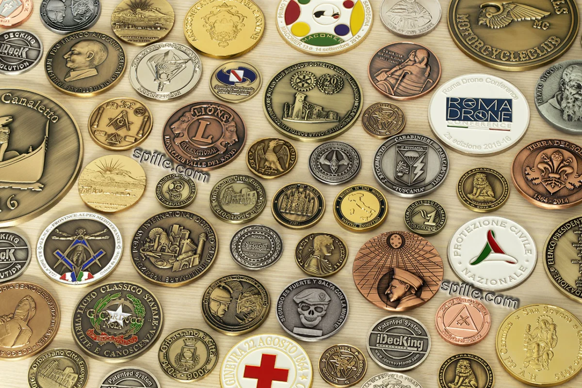 Realizzazione di monete commemorative con la grafica del cliente, con smalti di alta qualità